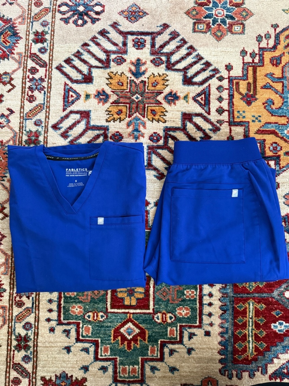 Fabletics Scrub Set - Picture 2 of 2